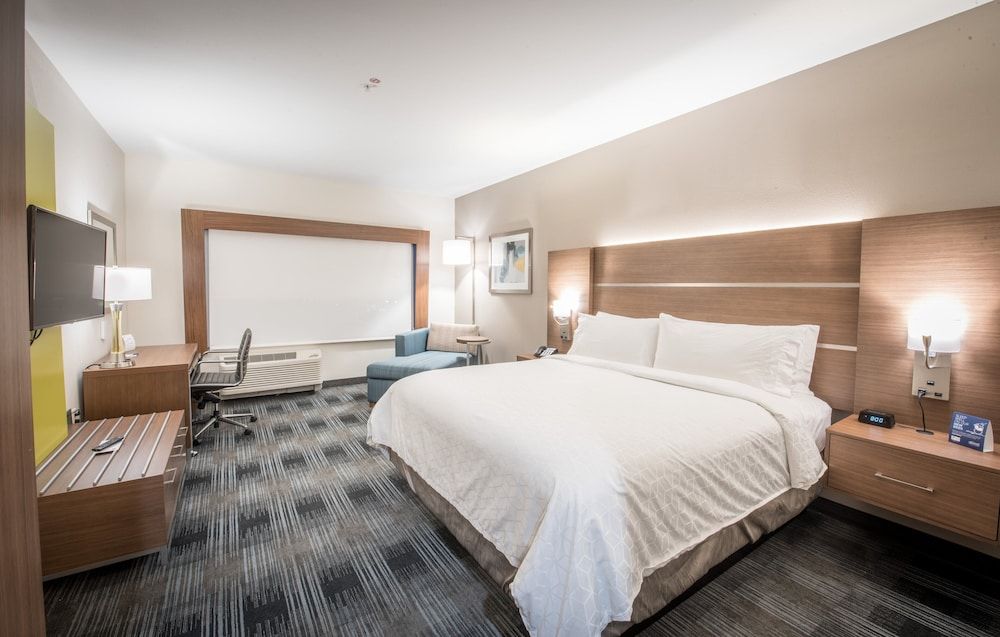 undefined Holiday Inn Express and Suites Houston Westchase - Westheimer by IHG 3