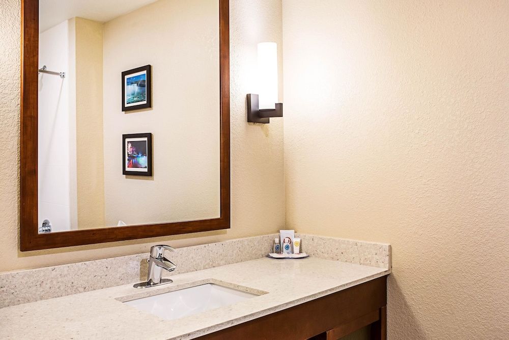 undefined Comfort Inn & Suites Niagara Falls Blvd USA 9
