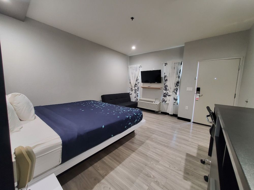 Crystal Inn Standard Room, 1 King Bed, Smoking 3