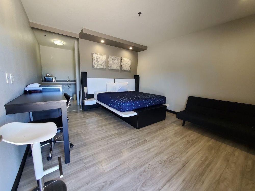 Crystal Inn Standard Room, 1 King Bed, Smoking 2