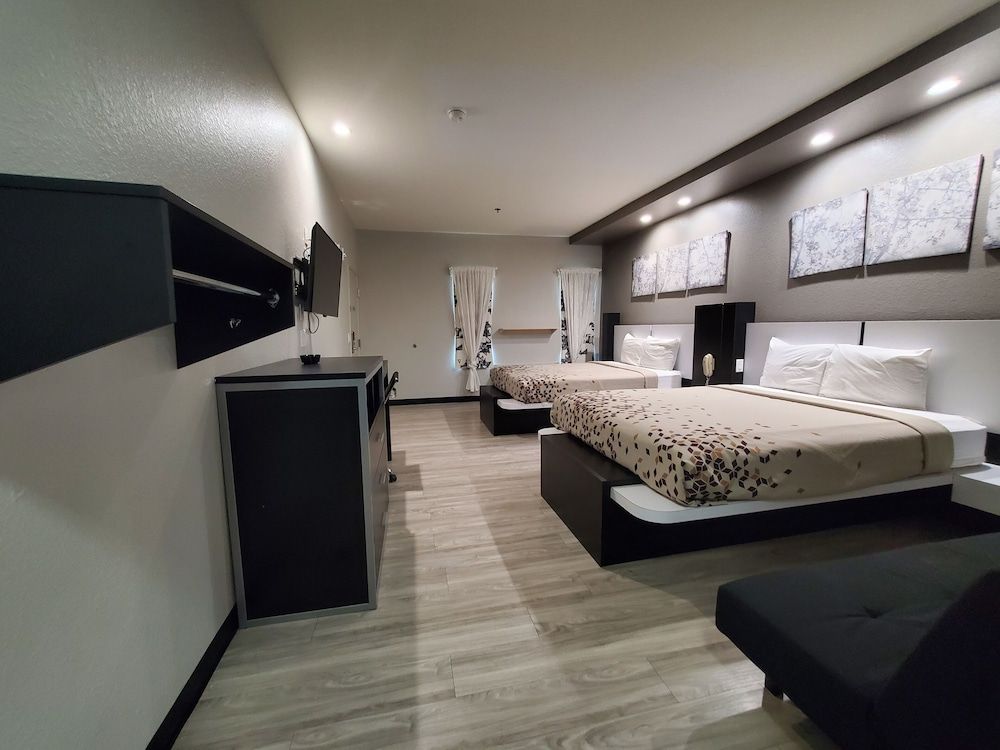 Crystal Inn Standard Room, 2 Queen Beds, Accessible 2