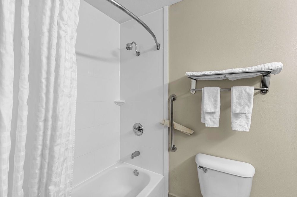 Best Western Presidential Hotel & Suites Standard Room, 1 King Bed, Non Smoking, Jetted Tub 3