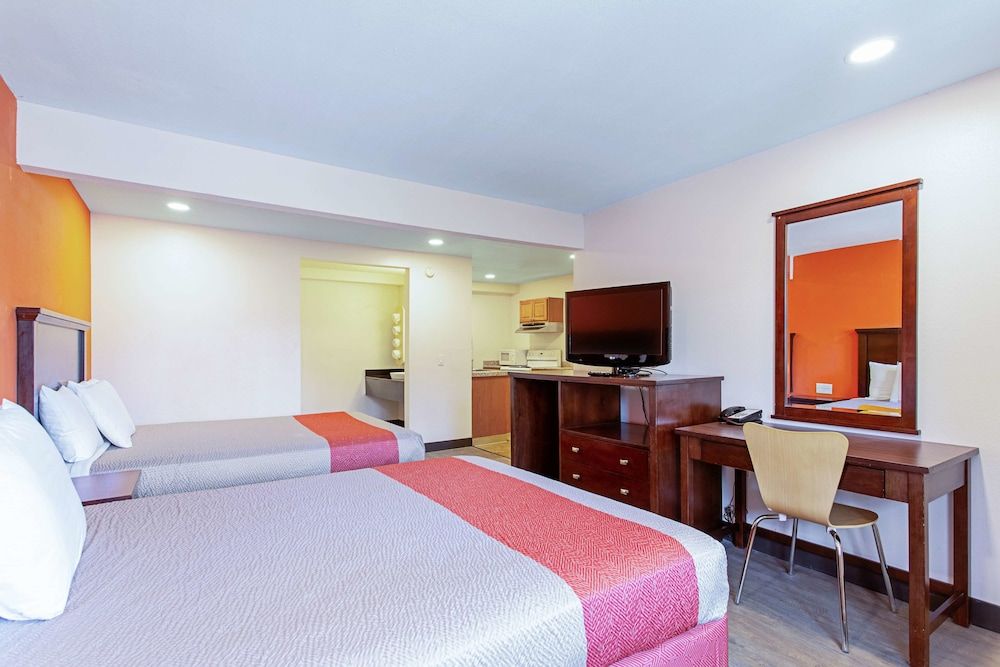 Motel 6 Pendleton, OR - West Standard Room, 2 Queen Beds, Non Smoking 2