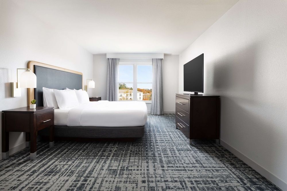Suite, 1 King Bed, Accessible, Bathtub (Mobility & Hearing)