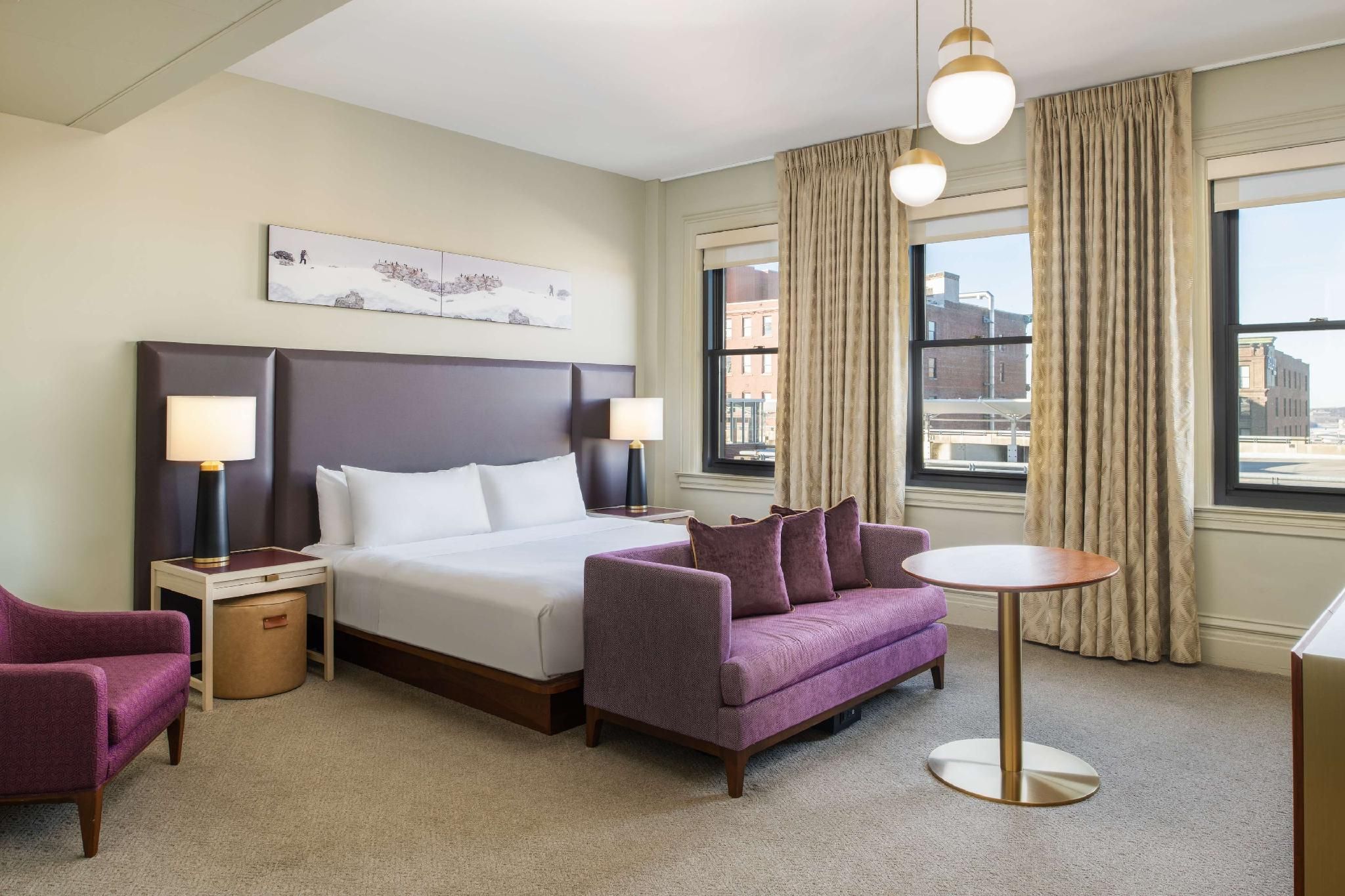 Deluxe King Room with City View