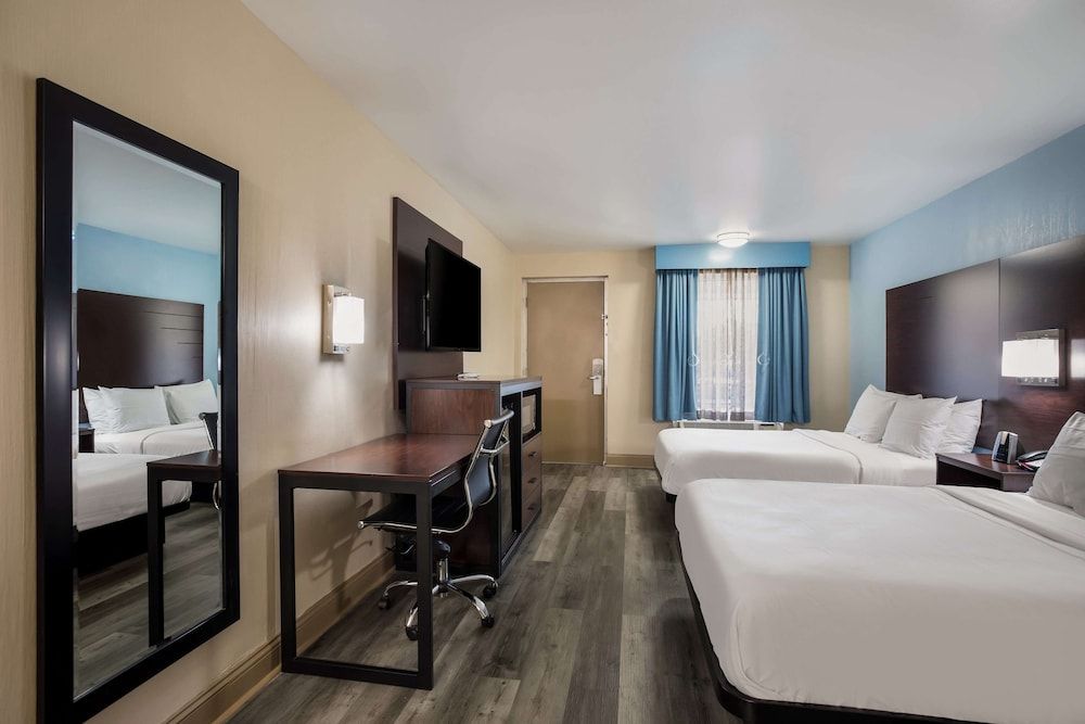 SureStay Hotel by Best Western Bardstown General Nelson Standard Room, 2 Queen Beds, Accessible, Bathtub