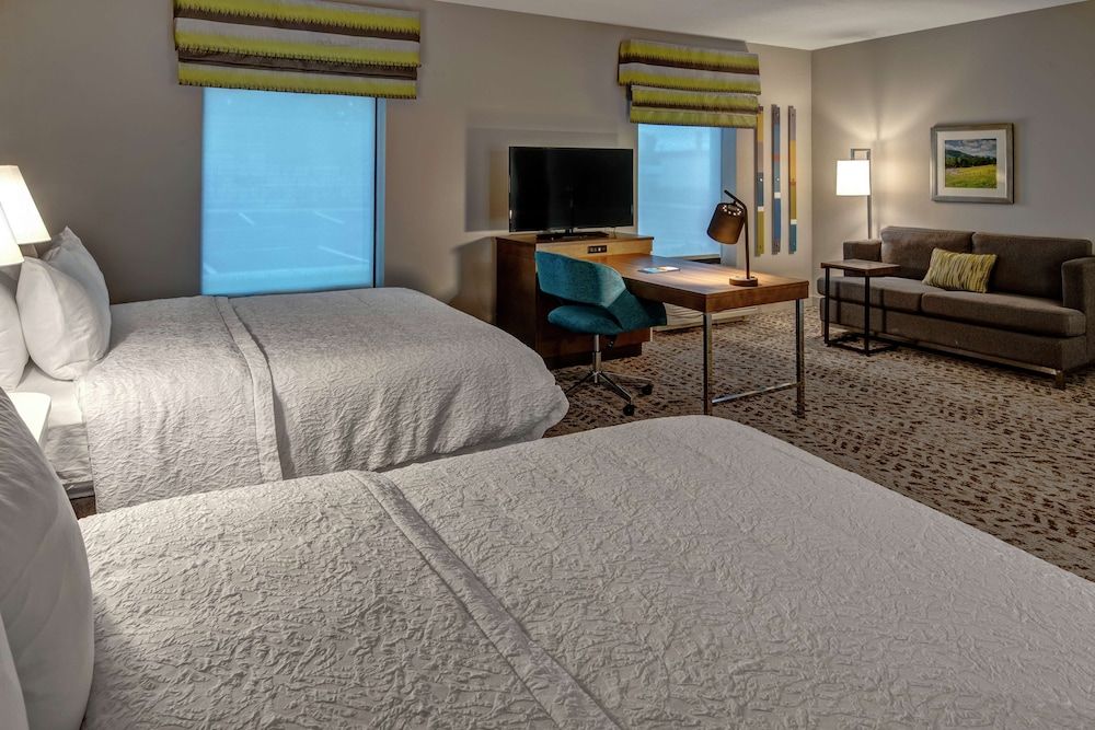 Suite, 2 Queen Beds, Accessible, Bathtub