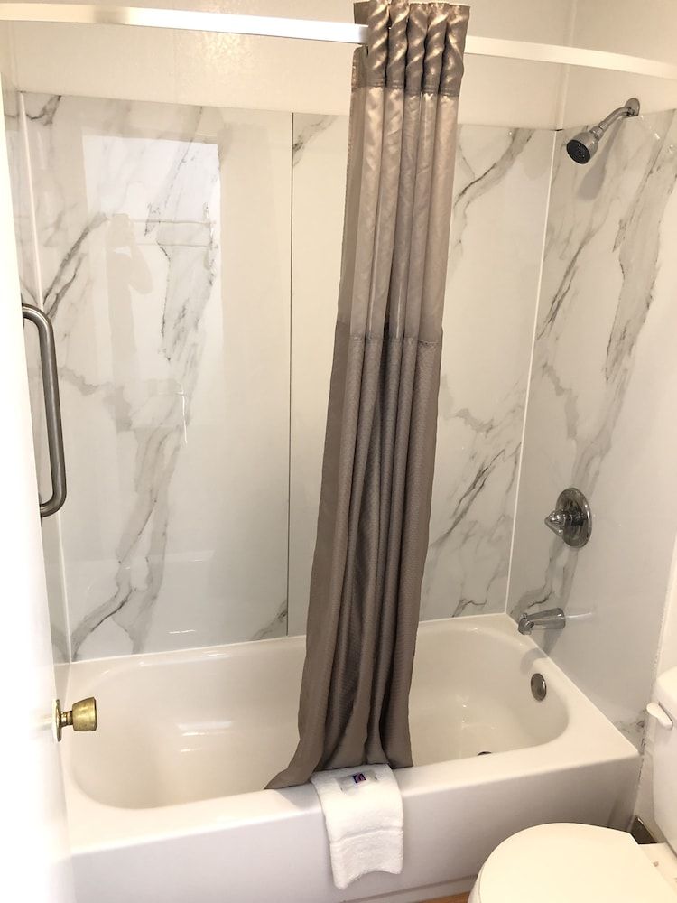 Motel 6 Parkersburg, WV Deluxe Room, 2 Double Beds, Accessible, Non Smoking 16