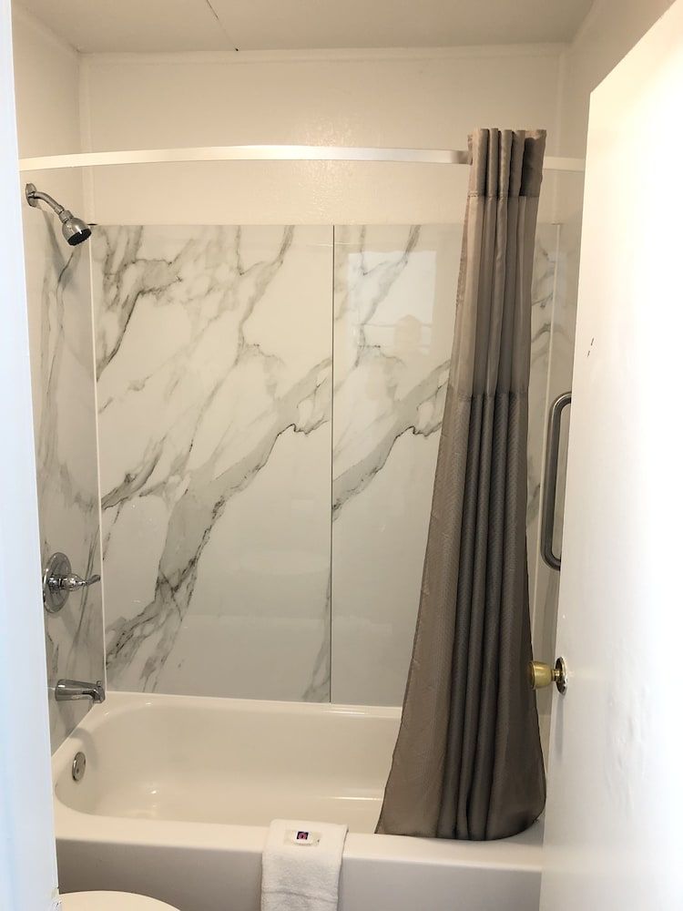 Motel 6 Parkersburg, WV Deluxe Room, 2 Double Beds, Accessible, Non Smoking 13