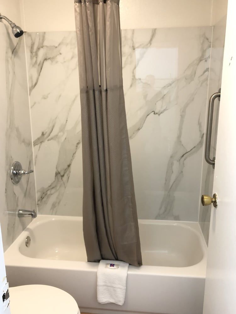 Motel 6 Parkersburg, WV Deluxe Room, 2 Double Beds, Accessible, Non Smoking 15