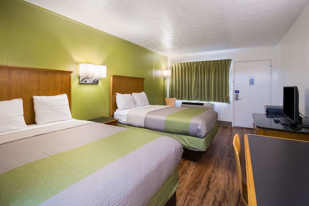 Motel 6 Parkersburg, WV Deluxe Room, 2 Double Beds, Accessible, Non Smoking 2