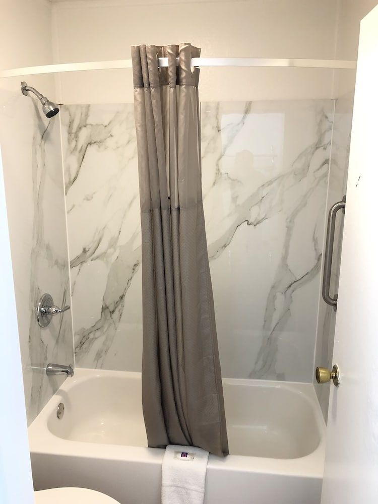 Motel 6 Parkersburg, WV Deluxe Room, 2 Double Beds, Accessible, Non Smoking 12