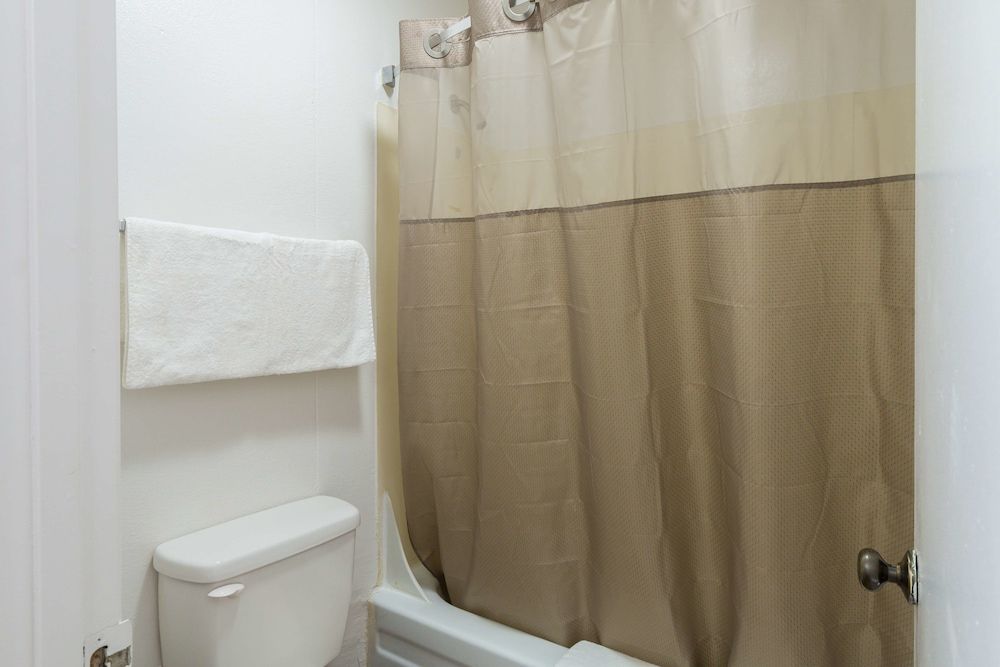 Motel 6 Parkersburg, WV Deluxe Room, 2 Double Beds, Accessible, Non Smoking 17