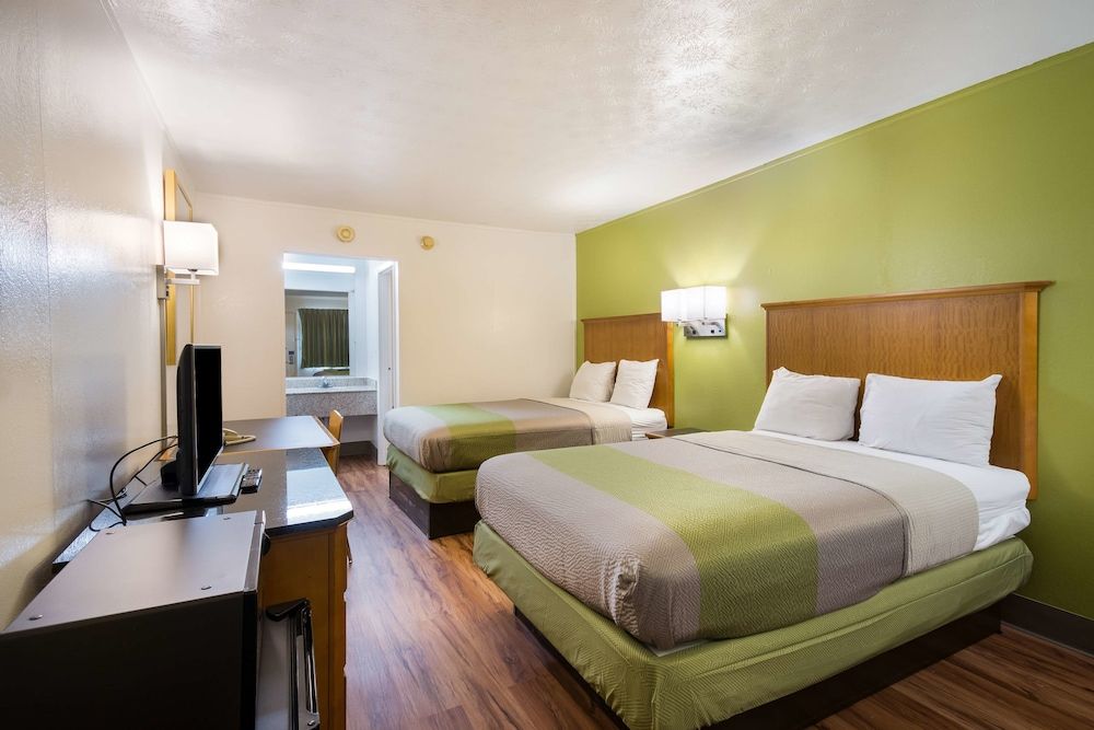 Motel 6 Parkersburg, WV Deluxe Room, 2 Double Beds, Accessible, Non Smoking 8