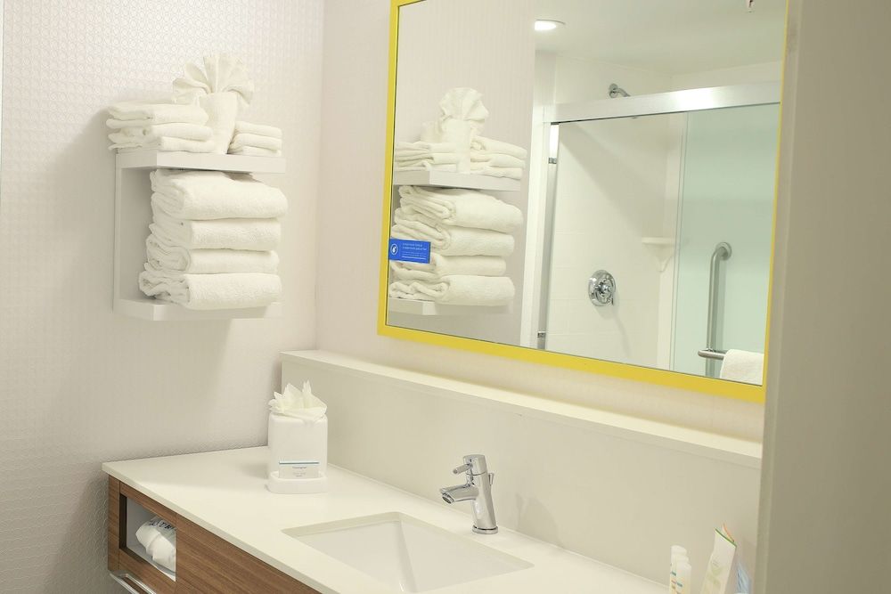 Room, 2 Queen Beds, Accessible, Bathtub (Mobility & Hearing)