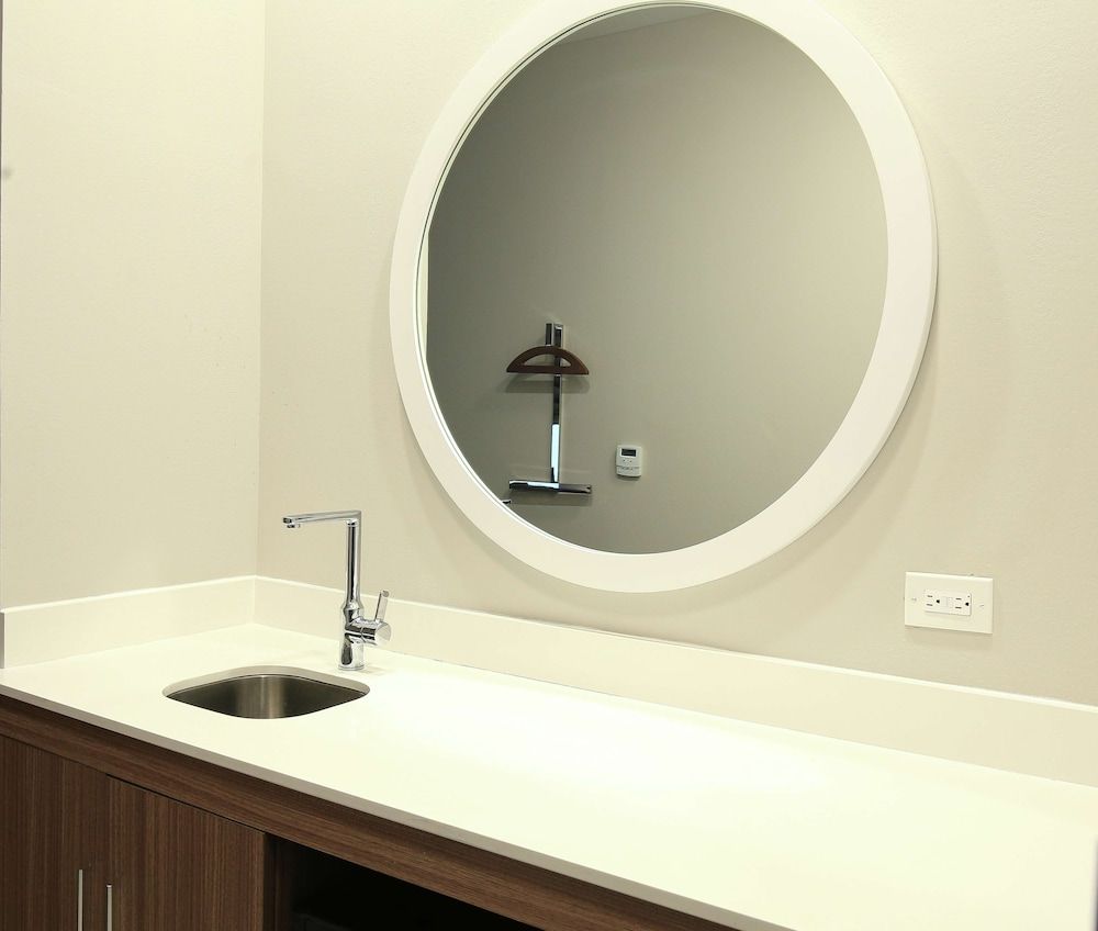 Room, 1 King Bed, Accessible (Roll-In Shower)