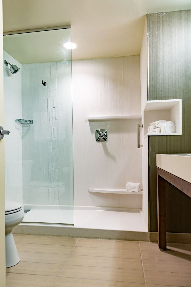 Room, 2 Queen Beds (Mobility Accessible, Tub)