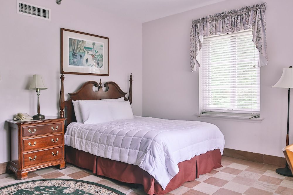Traditional Room, 1 Queen Bed, Non Smoking, River View