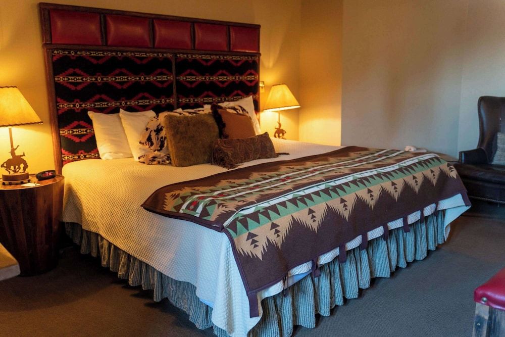 Standard Room, 1 King Bed, Non Smoking (Walk-in Shower)