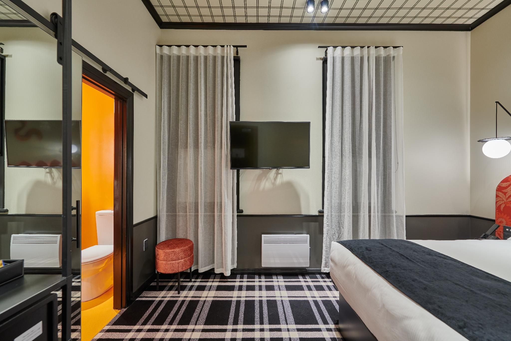 Queen Room