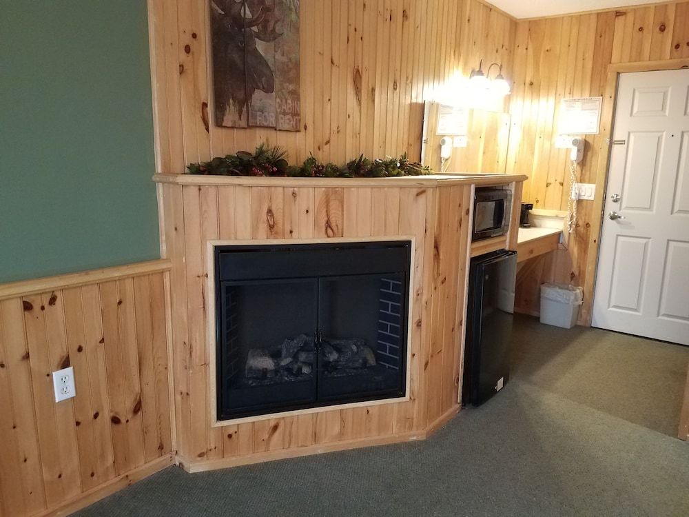 Vacationland Inn & Suites Luxury Studio Suite, 1 King Bed, Non Smoking, Jetted Tub 5