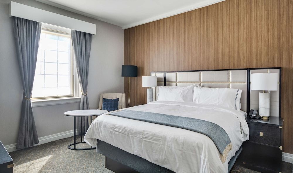 Room, 1 King Bed (Kohler Spa Shower)
