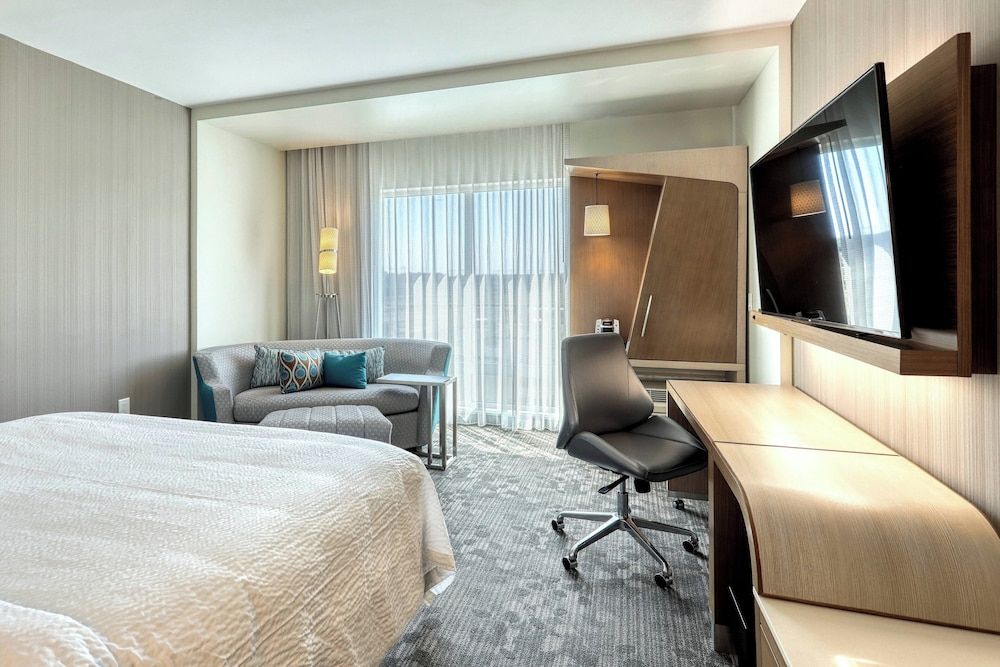 Room, 1 King Bed with Sofa bed (Mobility/Hearing Accessible, Tub)