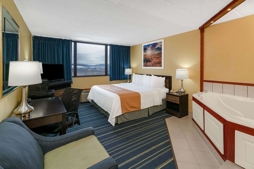 Standard Room, 1 King Bed, Non Smoking, Jetted Tub
