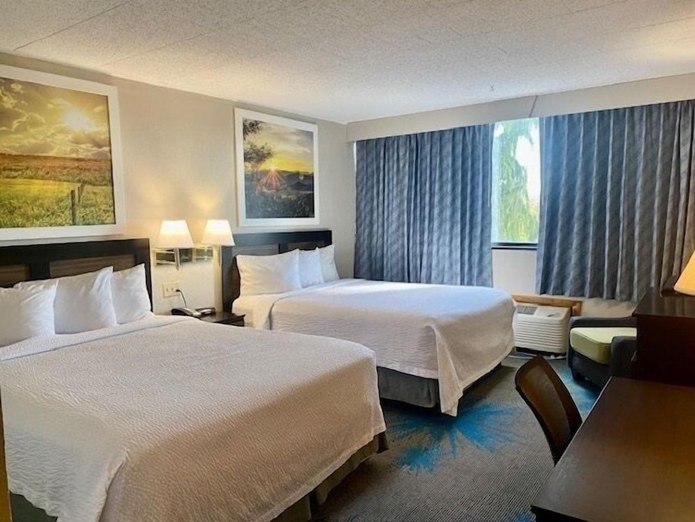 Room, 2 Queen Beds, Non Smoking