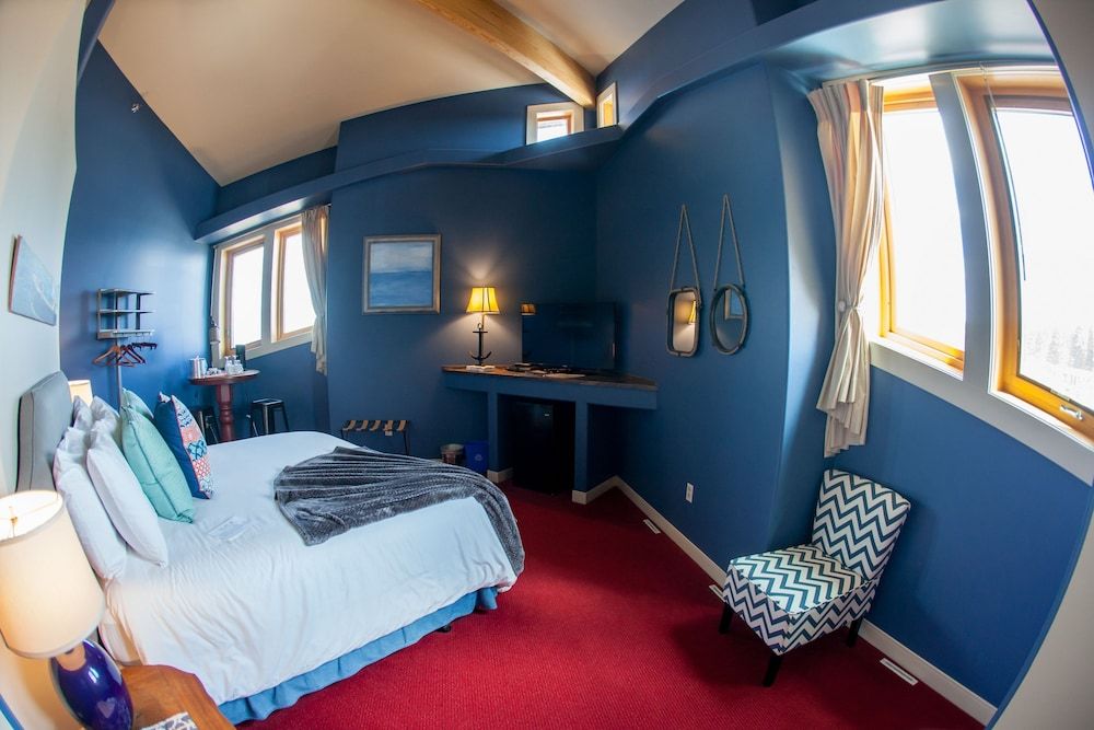 Design Studio Suite, 1 King Bed, Non Smoking (5 Captains Quarters)