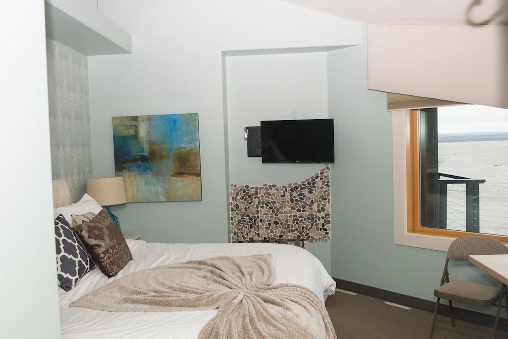 Design Suite, 1 King Bed, Lake View (Flowing Waters #3)
