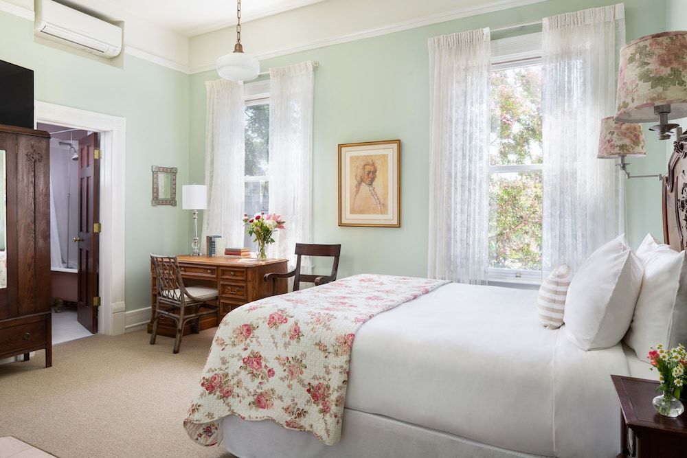 Garden Street Inn, A Kirkwood Collection Hotel Superior Room, 1 Queen Bed