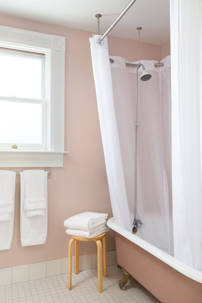 Garden Street Inn, A Kirkwood Collection Hotel Superior Room, 1 Queen Bed 5