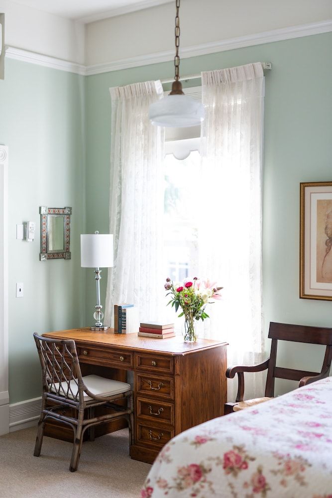 Garden Street Inn, A Kirkwood Collection Hotel Superior Room, 1 Queen Bed 7