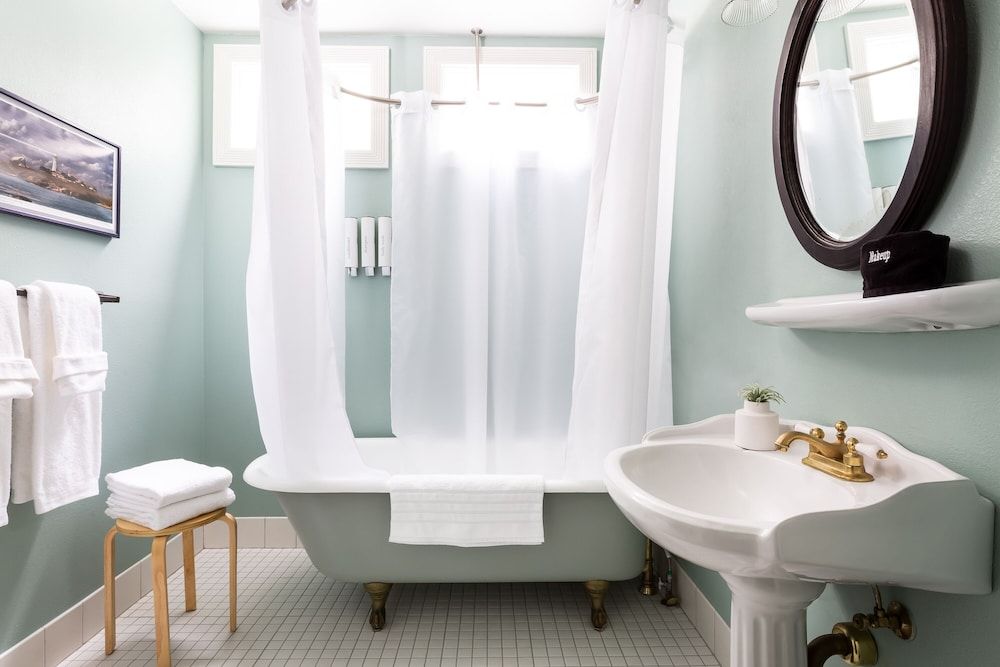 Garden Street Inn, A Kirkwood Collection Hotel Superior Room, 1 Queen Bed 4