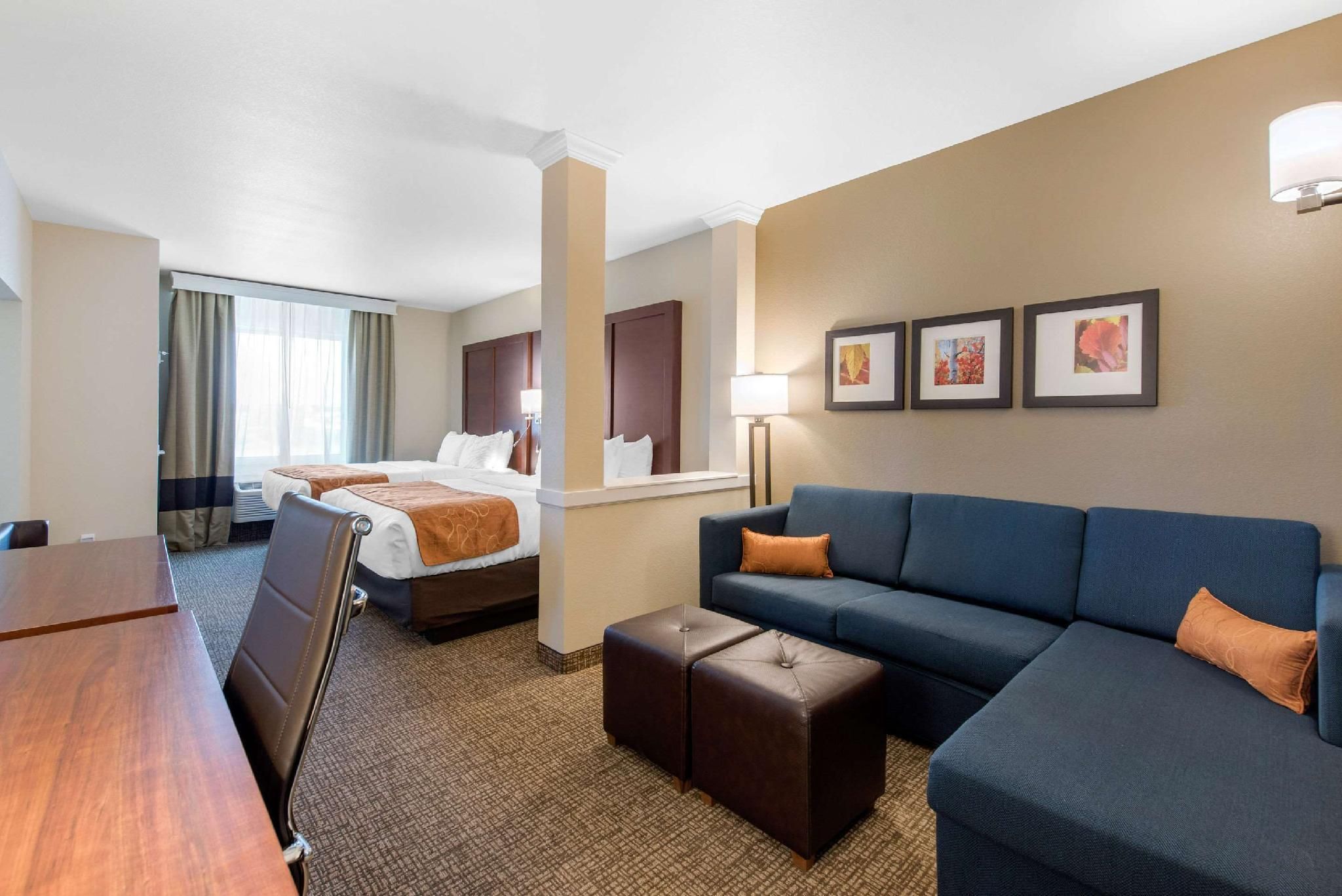 1 King Bed, 2 Queen Beds, Suite, Nonsmoking