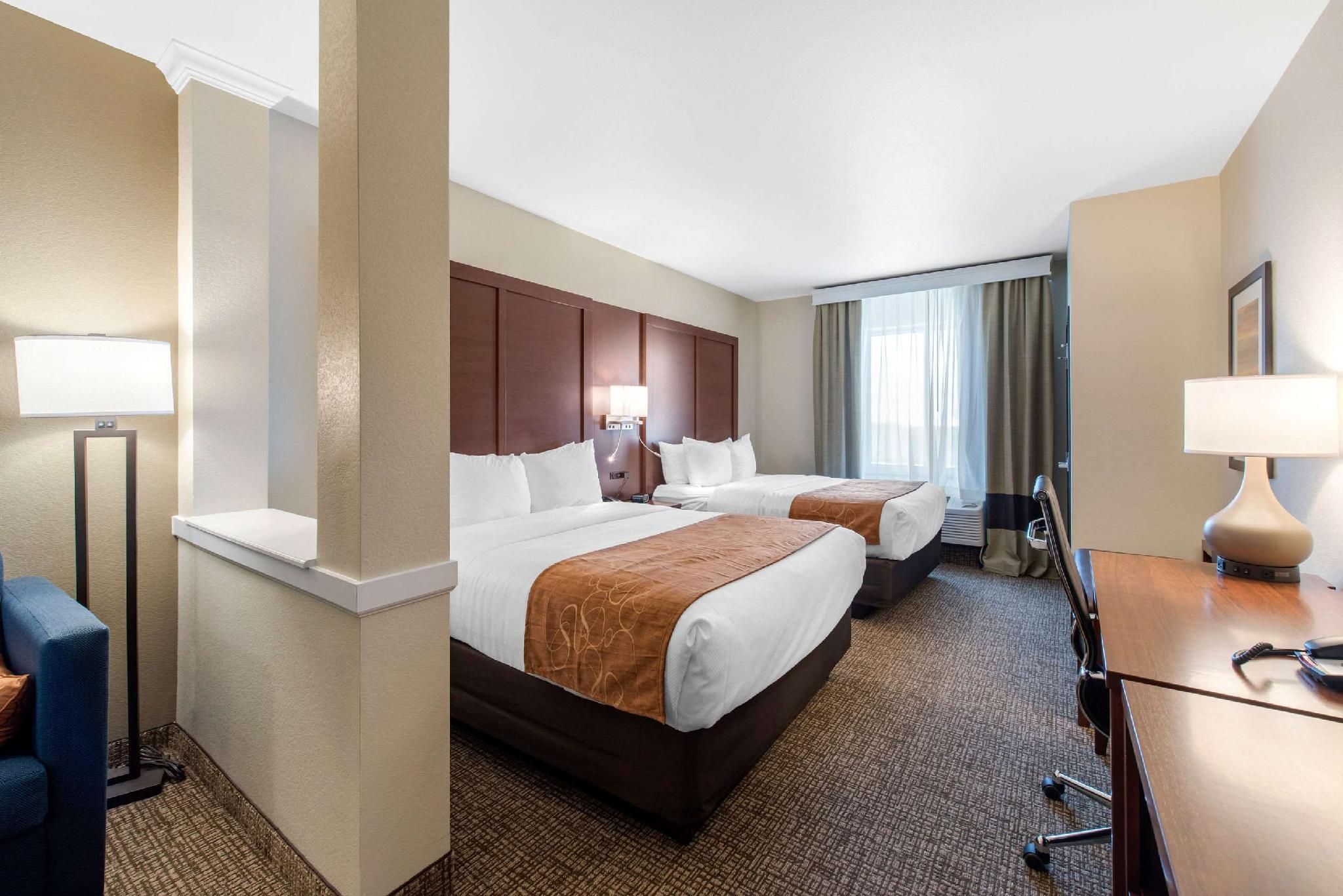 2 Queen Beds, Suite, Nonsmoking