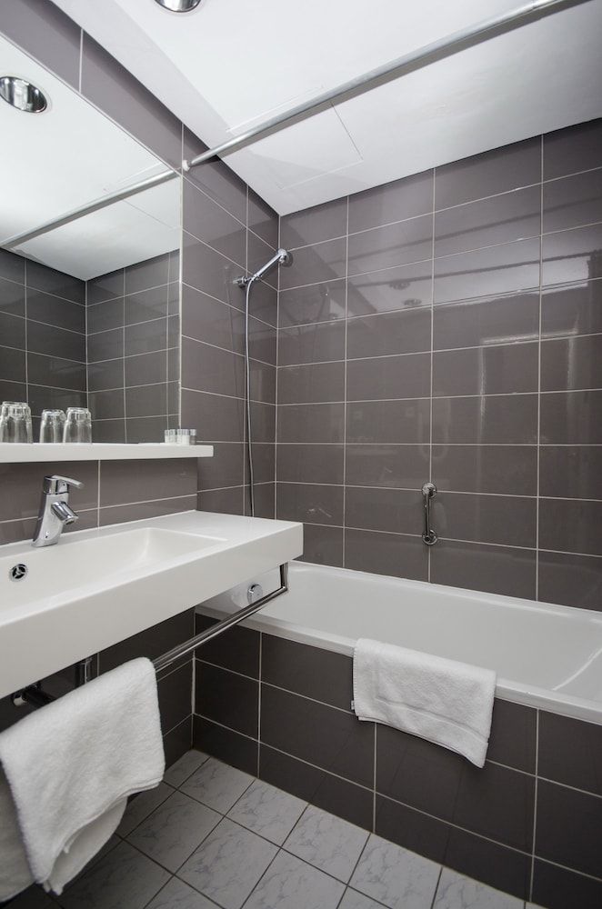 Hotel Expo Standard Twin Room 9