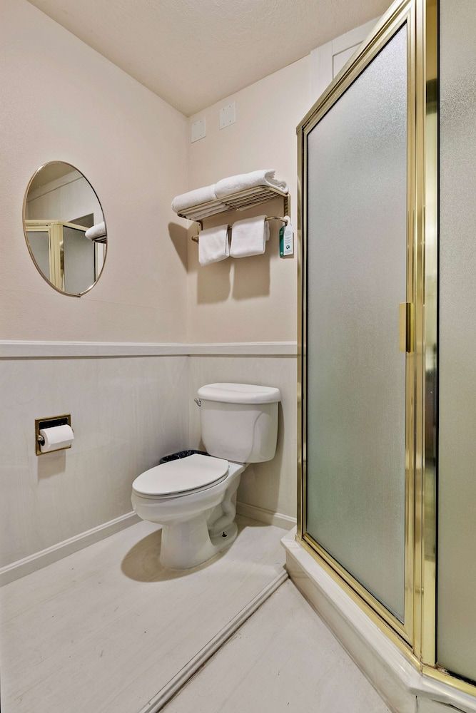 SureStay Hotel by Best Western Twin Falls Suite, 1 King Bed, Non Smoking, Jetted Tub (Walk-in Shower) 3