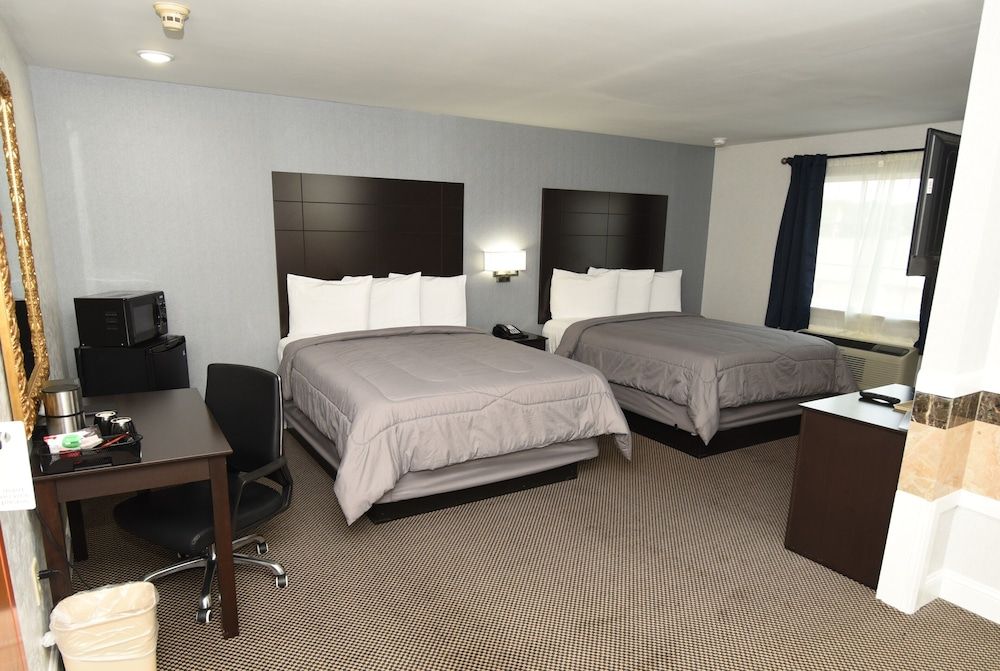 FairBridge Hotel Atlantic City Deluxe Room, 2 Queen Beds, Non Smoking, Refrigerator & Microwave 7
