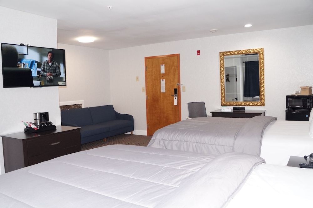 FairBridge Hotel Atlantic City Deluxe Room, 2 Queen Beds, Non Smoking, Refrigerator & Microwave 9