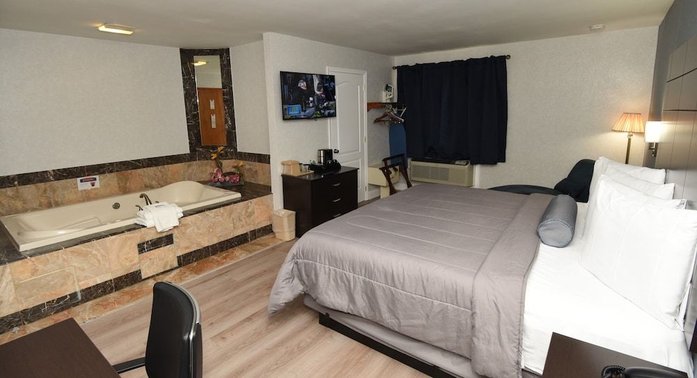 FairBridge Hotel Atlantic City Deluxe Room, 1 King Bed, Non Smoking, Jetted Tub 6