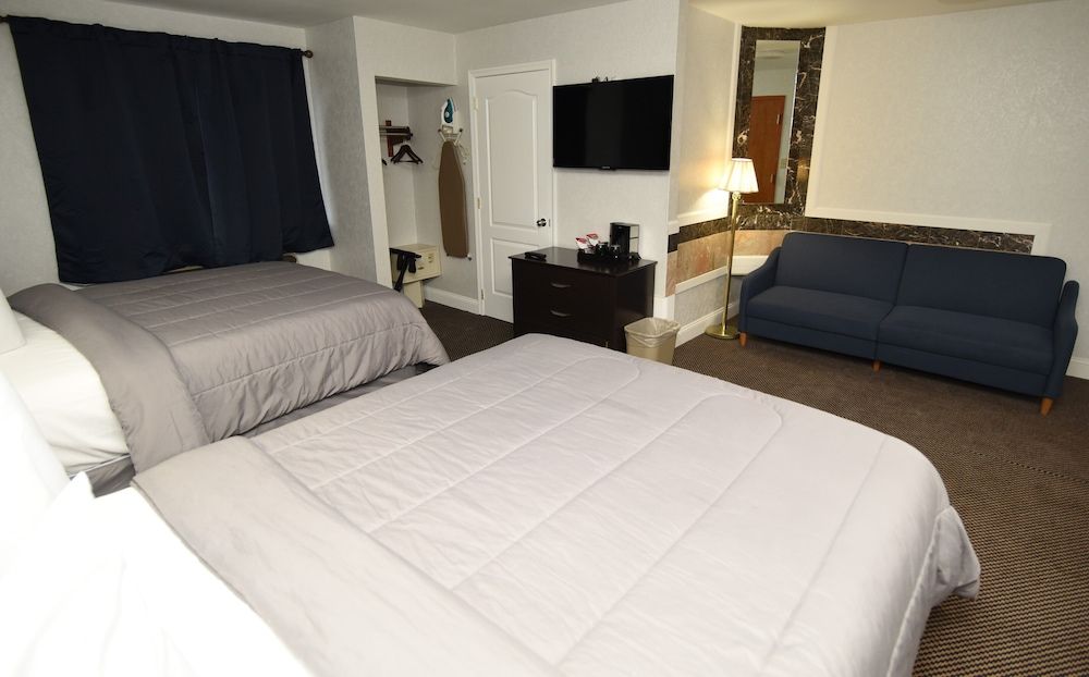 FairBridge Hotel Atlantic City Deluxe Room, 2 Queen Beds, Non Smoking, Refrigerator & Microwave 6