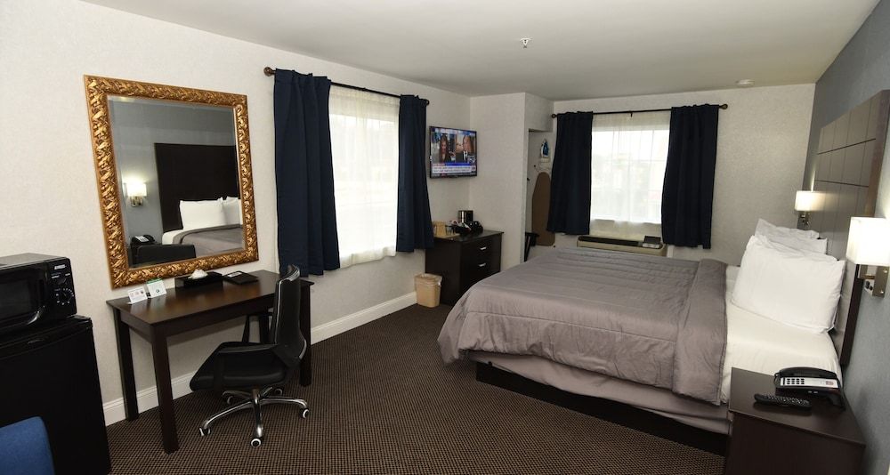 FairBridge Hotel Atlantic City Deluxe Room, 1 King Bed, Non Smoking, Refrigerator & Microwave 14
