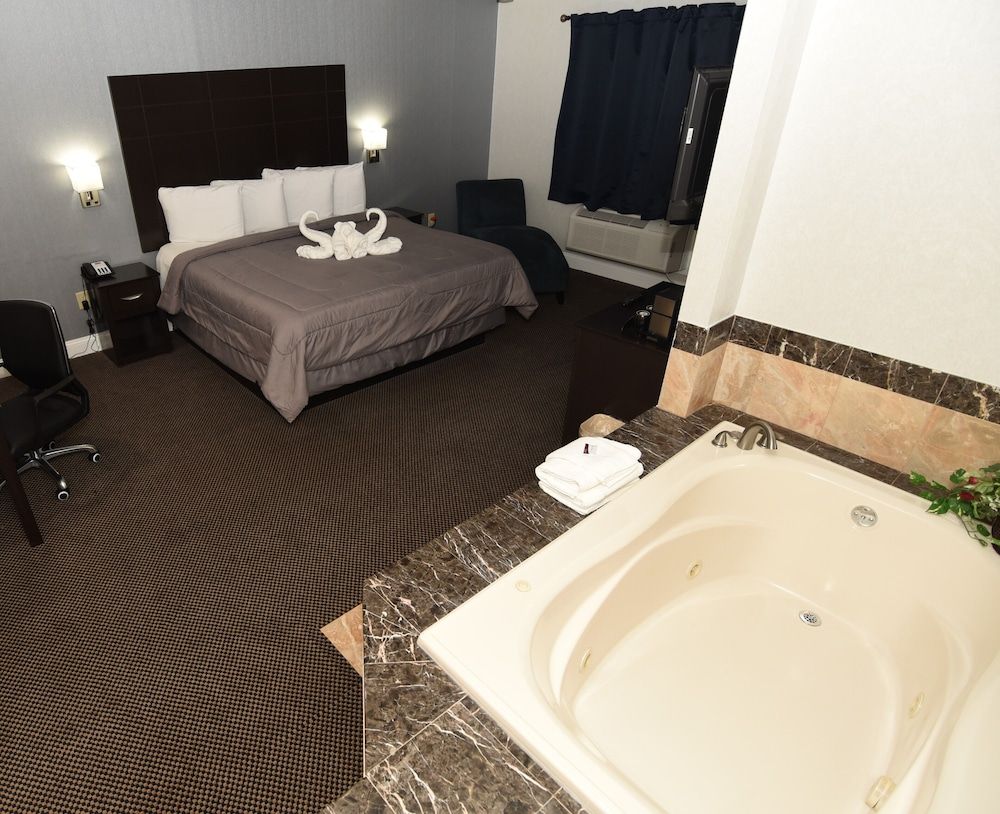 FairBridge Hotel Atlantic City Deluxe Room, 1 King Bed, Non Smoking, Jetted Tub 2
