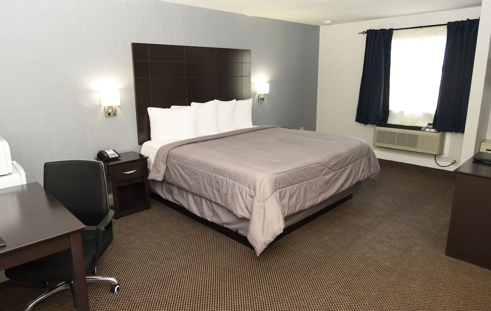 FairBridge Hotel Atlantic City Deluxe Room, 1 King Bed, Non Smoking, Refrigerator & Microwave 15