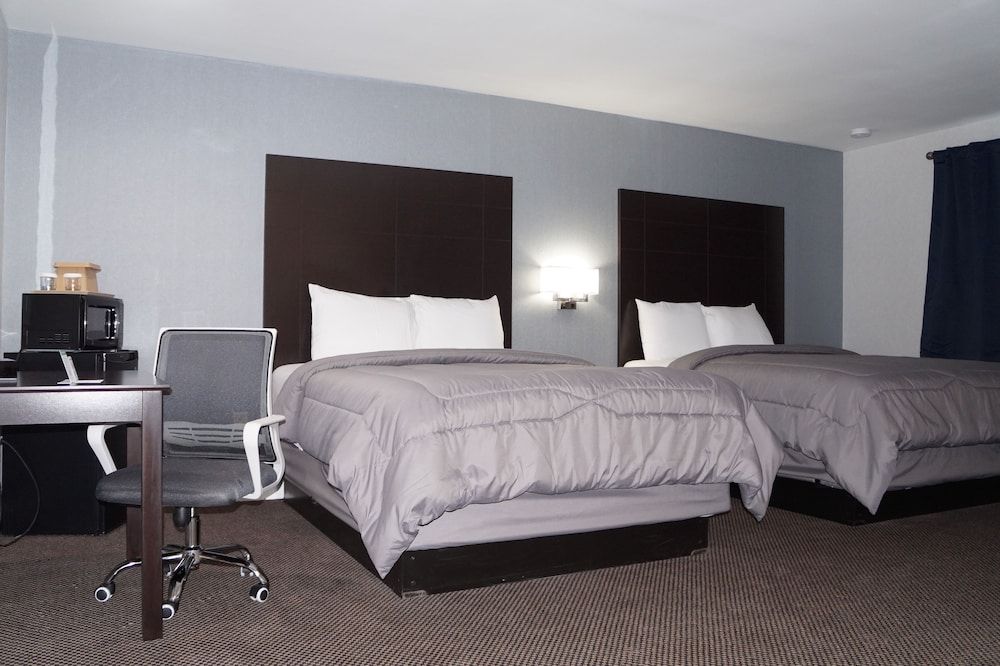 FairBridge Hotel Atlantic City Deluxe Room, 2 Queen Beds, Non Smoking, Refrigerator & Microwave 10