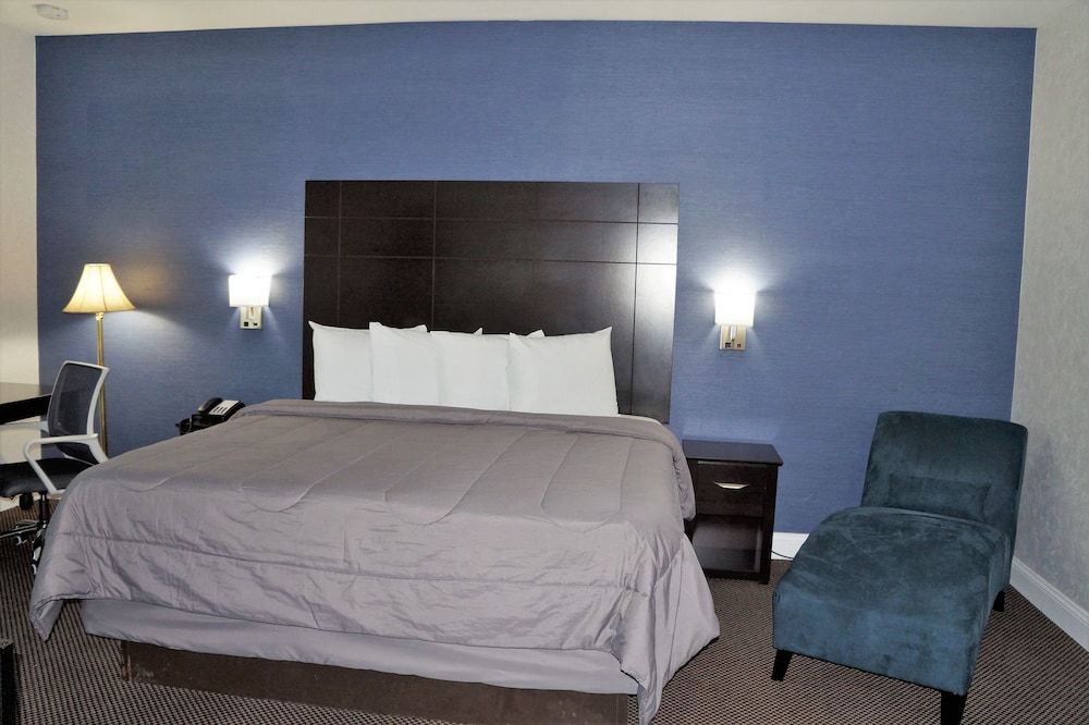 FairBridge Hotel Atlantic City Deluxe Room, 1 King Bed, Non Smoking, Refrigerator & Microwave