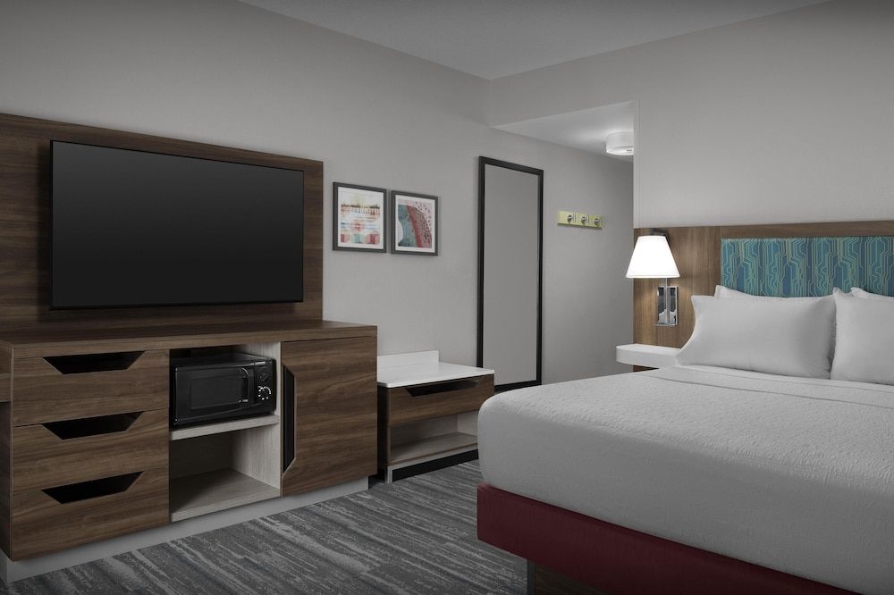 One King Bed, Non-Smoking, Accessible
