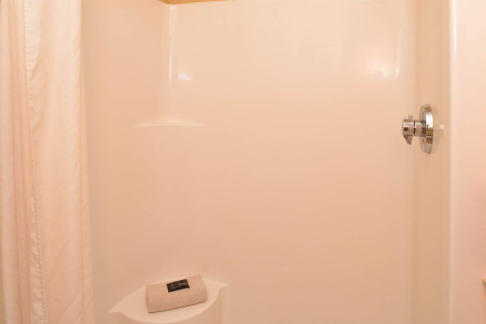 Country Hearth Inn & Suites Edwardsville St. Louis Room, 1 King Bed, Non Smoking 5